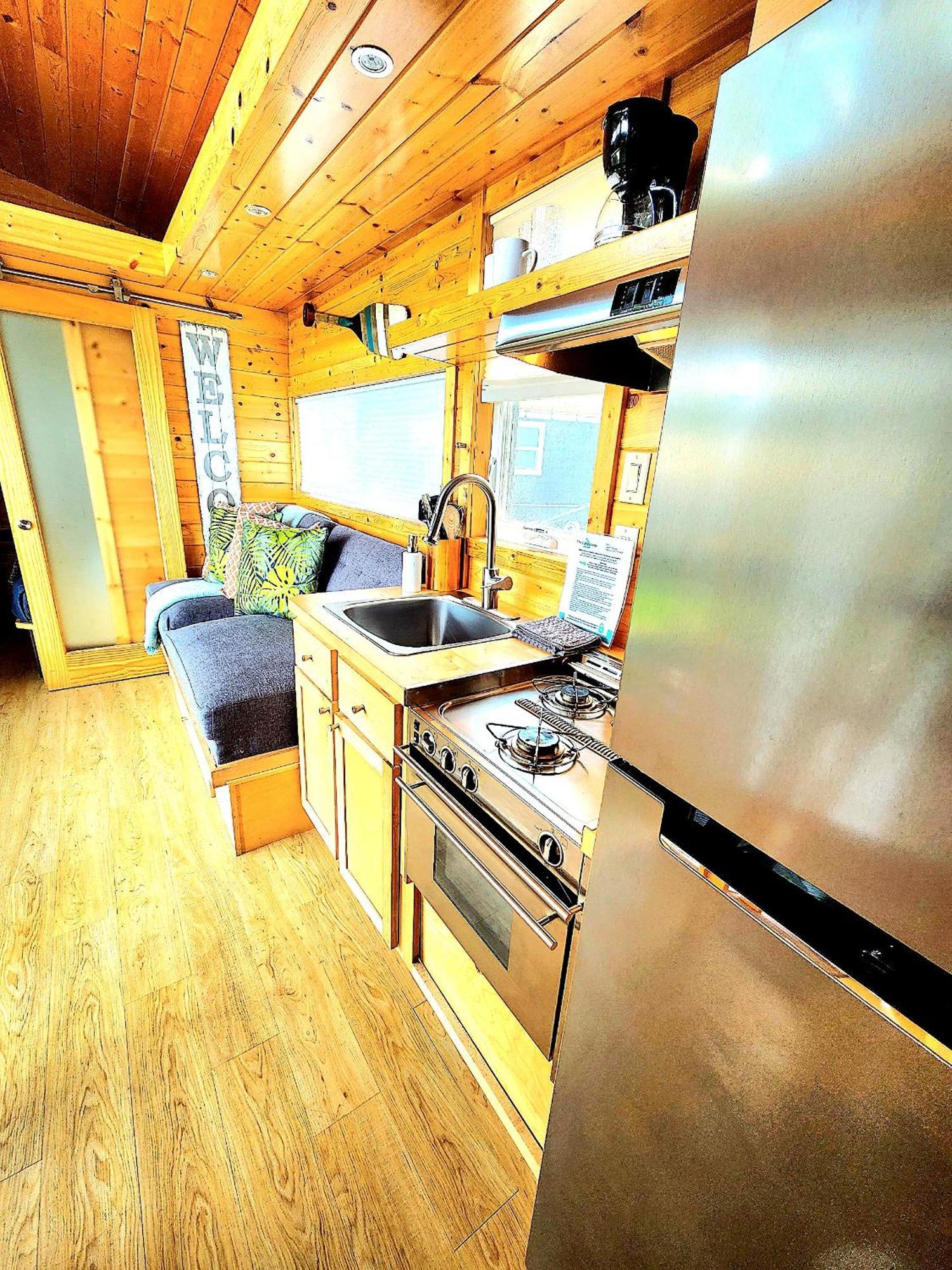 Orlando Lakefront Tiny Homes 6 Plus Month Rentals Bilik gambar