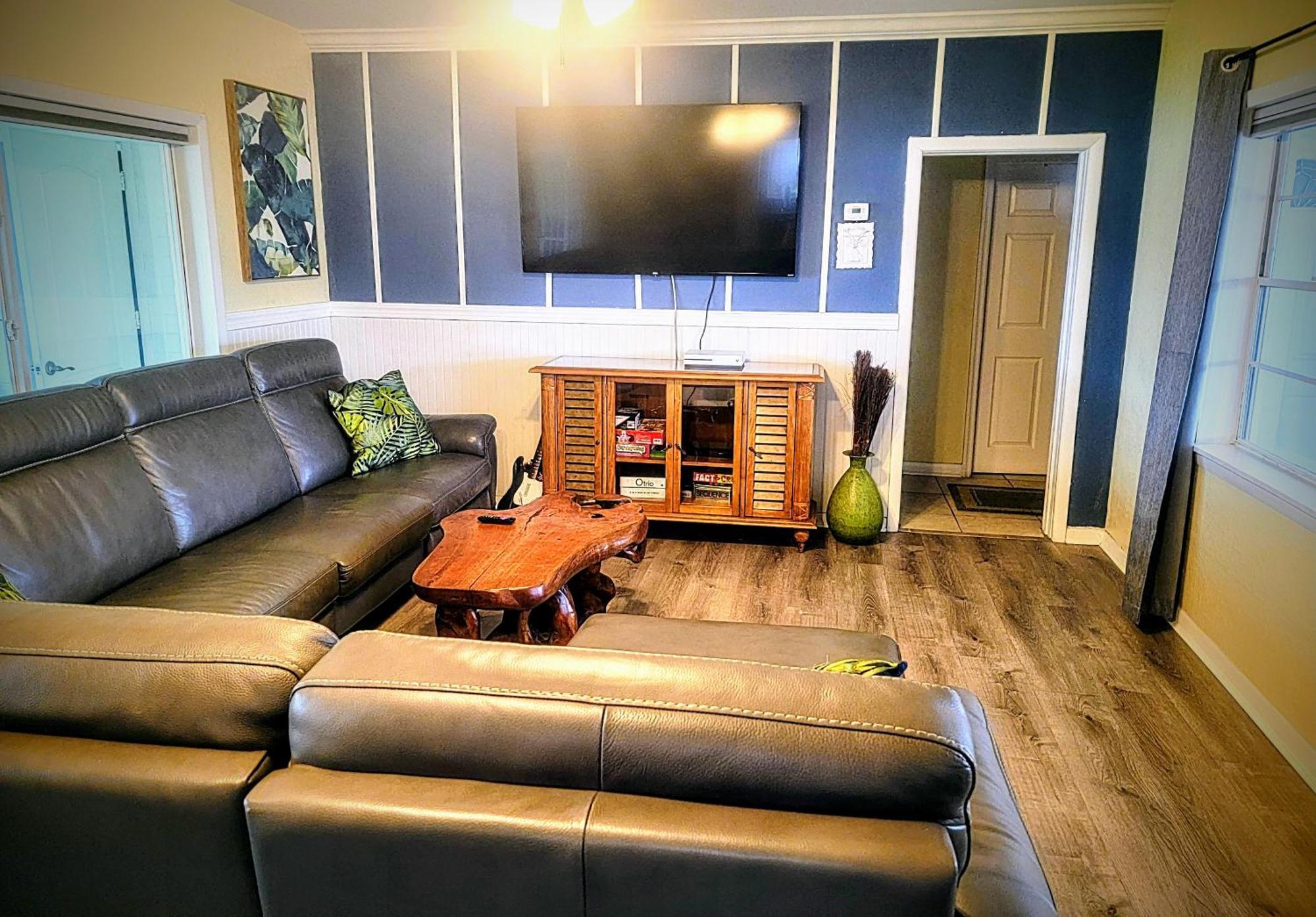 Orlando Lakefront Tiny Homes 6 Plus Month Rentals Bilik gambar