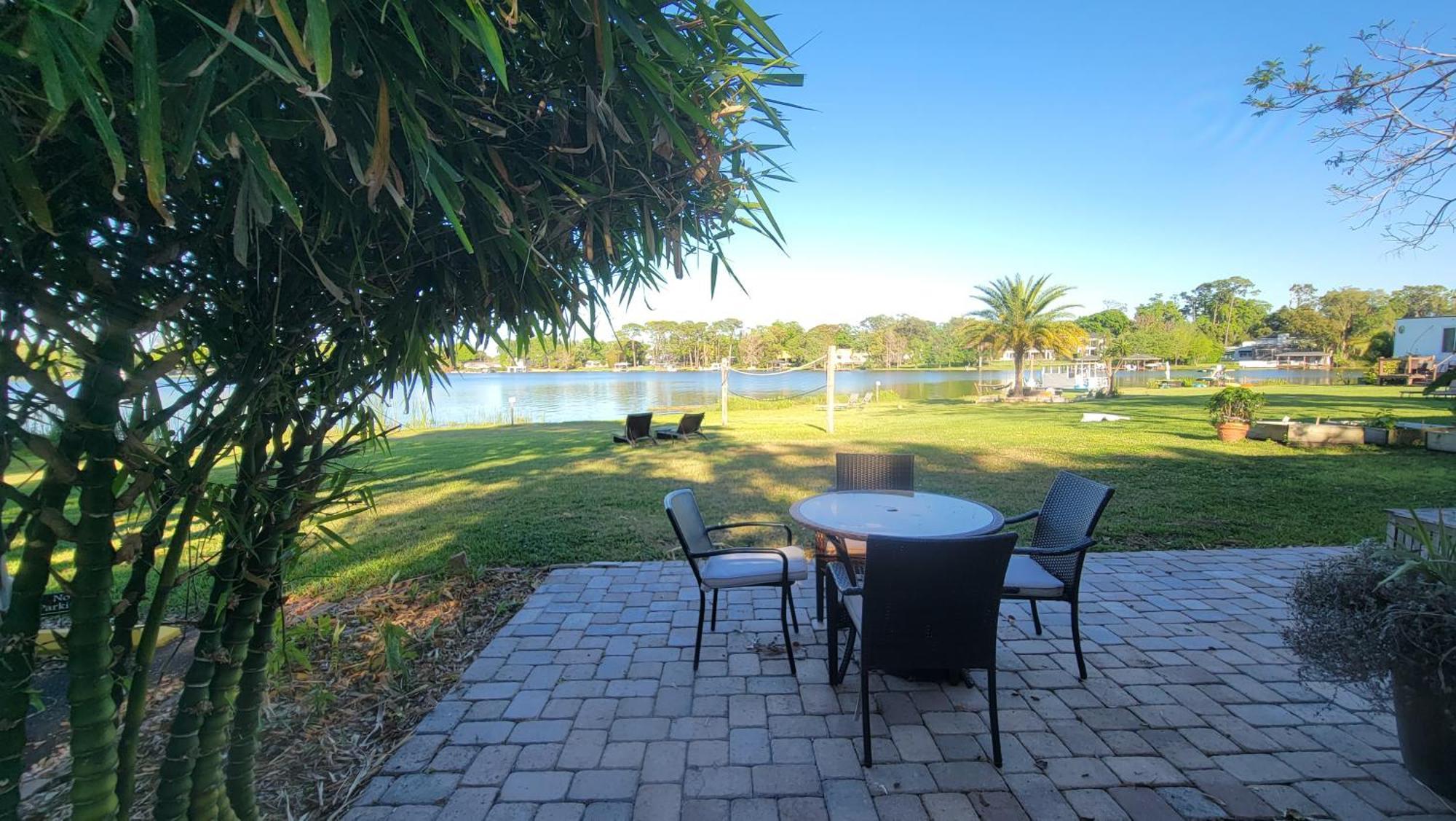 Orlando Lakefront Tiny Homes 6 Plus Month Rentals Bilik gambar